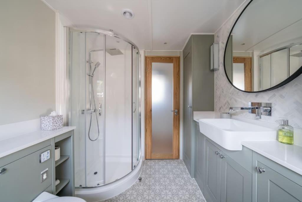 Luxurious Houseboat Near Canary Wharf In Londra Dış mekan fotoğraf